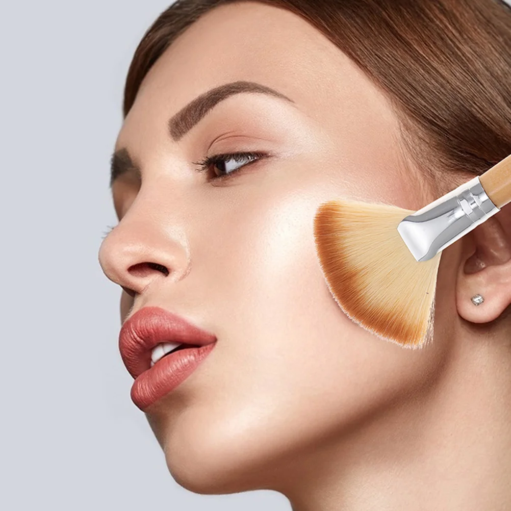 مجموعة فرش مكياج بودرة مكونة من 4 قطع، مجموعة فرش وجه ناعمة عالية الكثافة للنساء، أدوات مكياج أحمر الخدود، أداة توزيع الصالونات #1