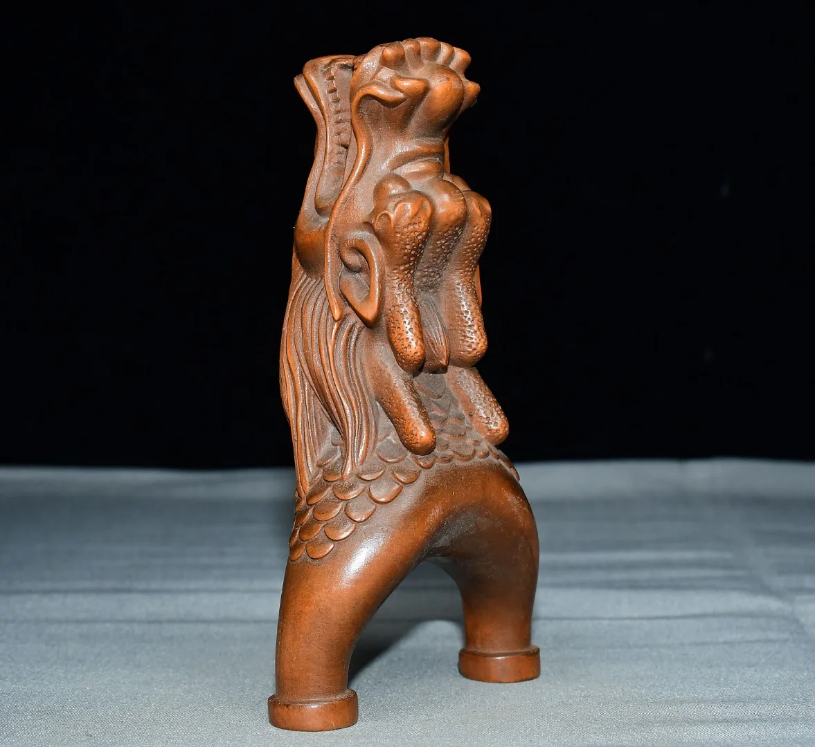 High-quality small-leaved juniper wood dragon head slingshot figurine