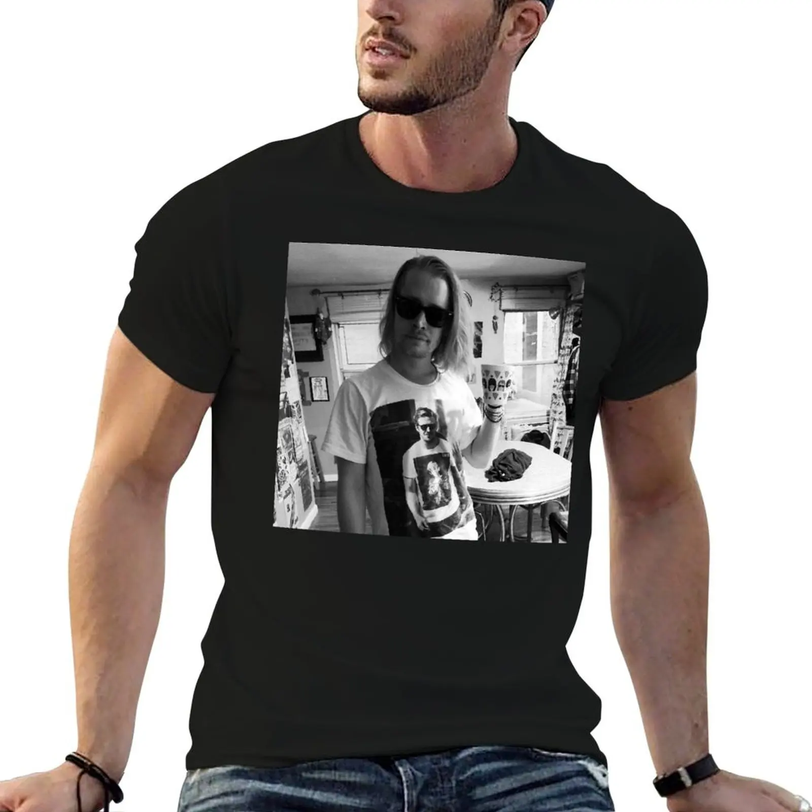 

Macaulay Gosling - t-shirt of Macaulay Culkin wearing a t-shirt of Ryan Gosling wearing a t-shirt of Macaulay Culkin