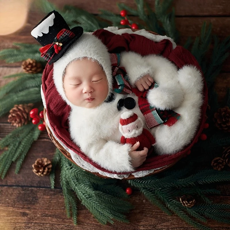 Newborn Photography Props Christmas Knitted White Snowman Outfit with Hat Backdrop Santa Clause Decors for Studio Photoshoot