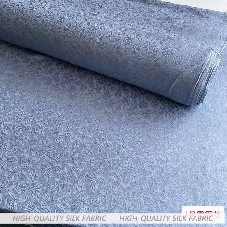 Goldenes gewundenes Zweigmuster, vier Warp-Seide, gedrehtes Luo-Cheongsam-Hanfu-Tuch, atmungsaktiver Volllochstoff