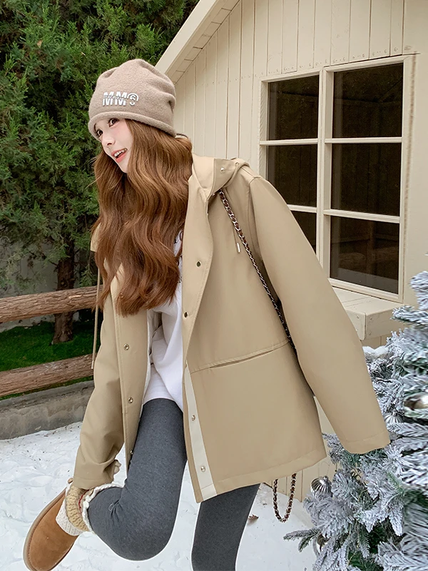 Parka damska khaki z kapturem, ocieplana, zimowa, z podszewką z polaru, koreański styl, wyszczuplająca, regularny krój, swobodna.