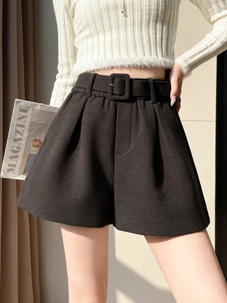 Elastic waist A-line shorts women in winter 2025 new thick high waist versatile loose fit commute wide leg pant with belt
