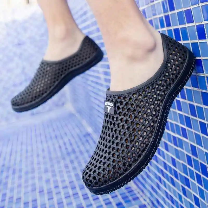 

Men's Summer New Hole Hole Sandals Breathable Mesh Slip-On Water Shoes Outdoor Trekking Beach Shoes Comfortable Flat Heel