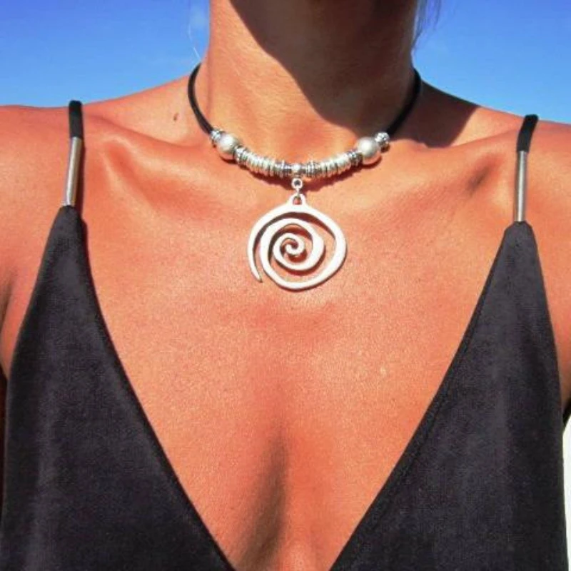 Collier pendentif en cuir au design rétro bohème pour dames, cercle irrégulier, style ethnique personnalisé, bijoux de vacances, cadeaux