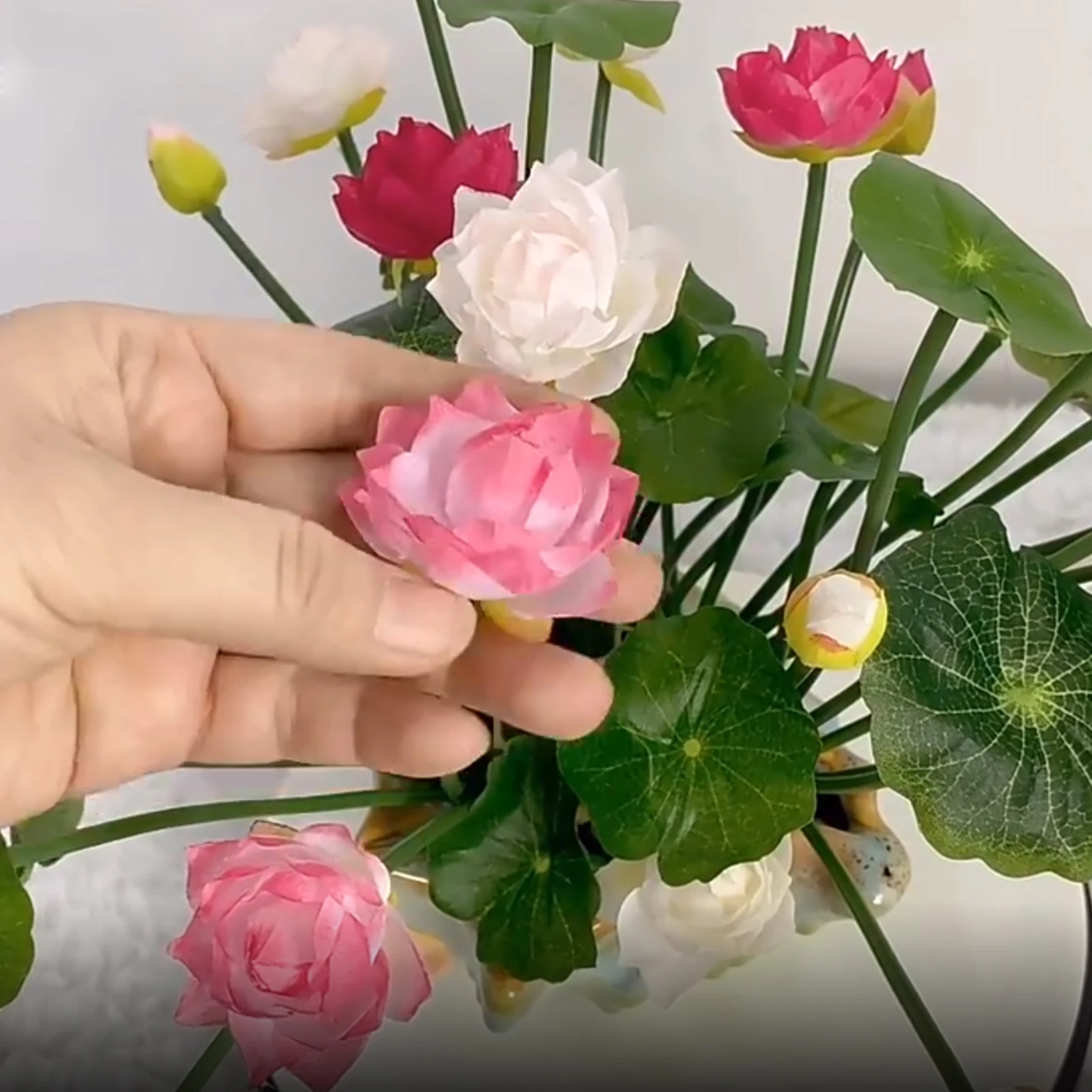 

Realistic Simulation Lily Silk Flower Home Buddha Hall Artificial Flower For Wedding Celebration Xmas Festival Party Decorations