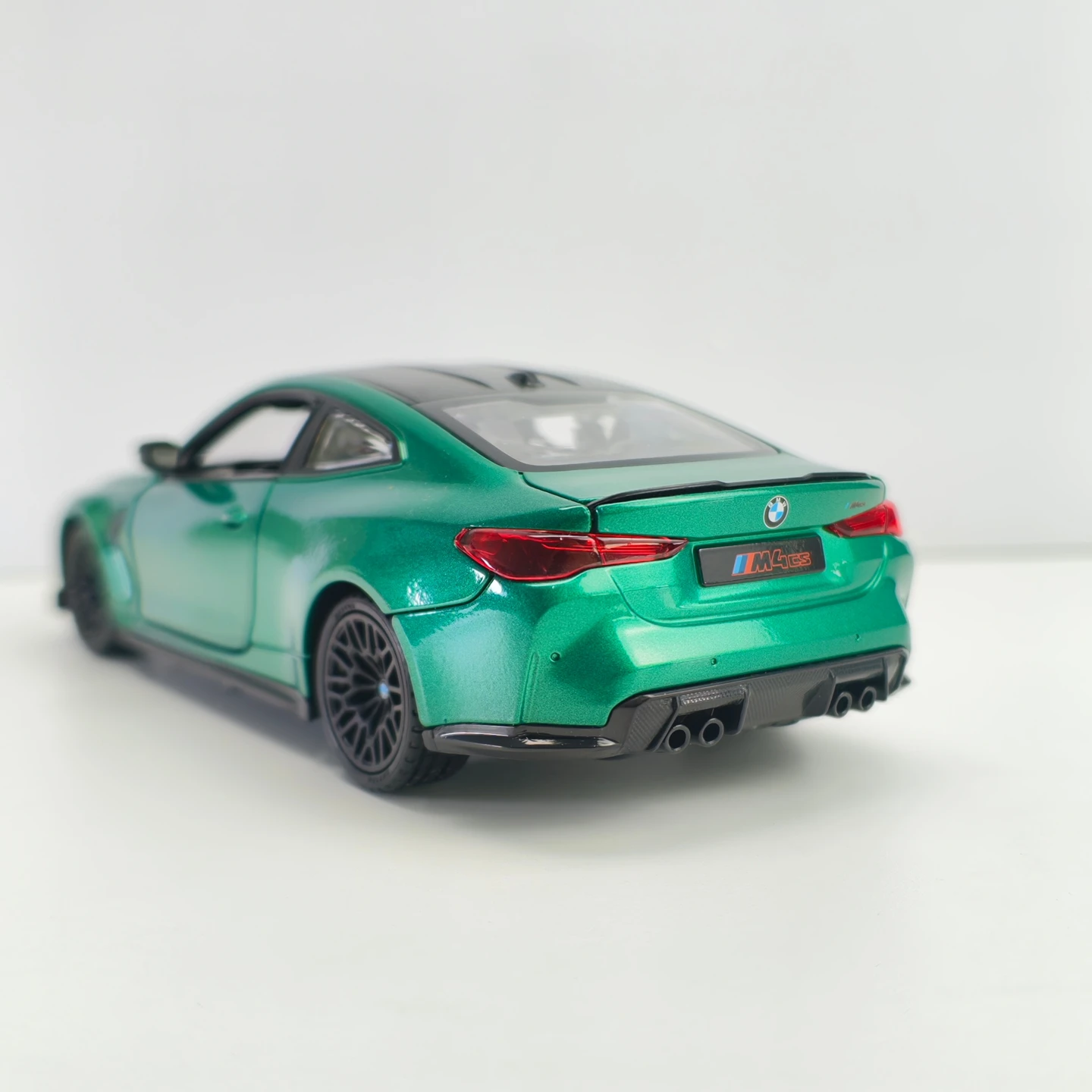 ラスタール-1-24-シミュレーション-bmw-m4-cs-合金製カーモデル、ドアとボンネットは開閉可能で、静的なスライドが可能、ギフトコレクションに最適