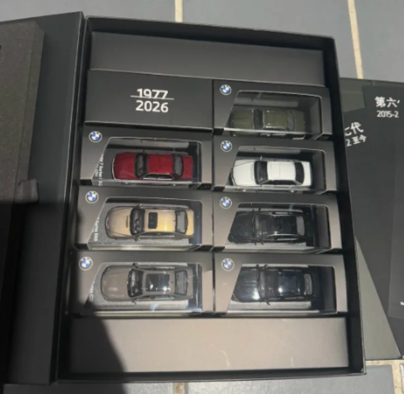 In Stock 1: 64  Original factory genuine 7 Series commemorative model set of alloy car molds diecast static car model creative