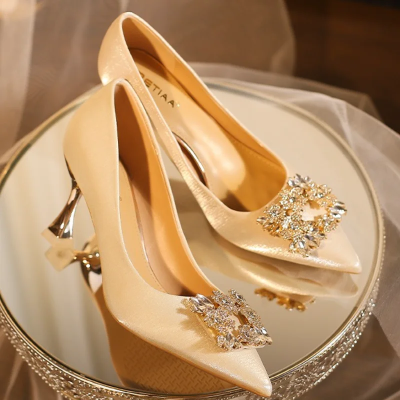 

Champagne Crystal Wedding oes Women's High Heels Comfortable Pointed Toe Single oes Faionable Bridal oes for Weddings