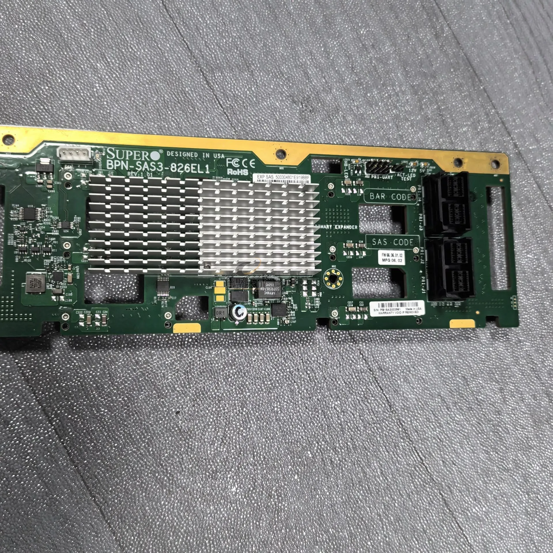 For Supermicro BPN-SAS3-826EL1 12GB server hard disk backplane 12-bit 3.5 SAS/SATA