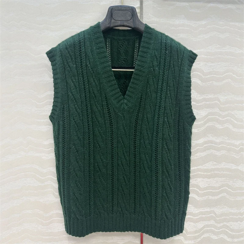 

Women's vest New elastic knitted slim sleeveless top for autumn 2025 Cashmere blend women's sweater V-neck pullover Women top