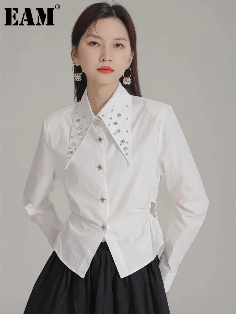 

[EAM] Women White Nailed Waist Hollow Out Short Blouse New Lapel Long Sleeve Shirt Fashion Tide Spring Autumn 2024 1DH5763