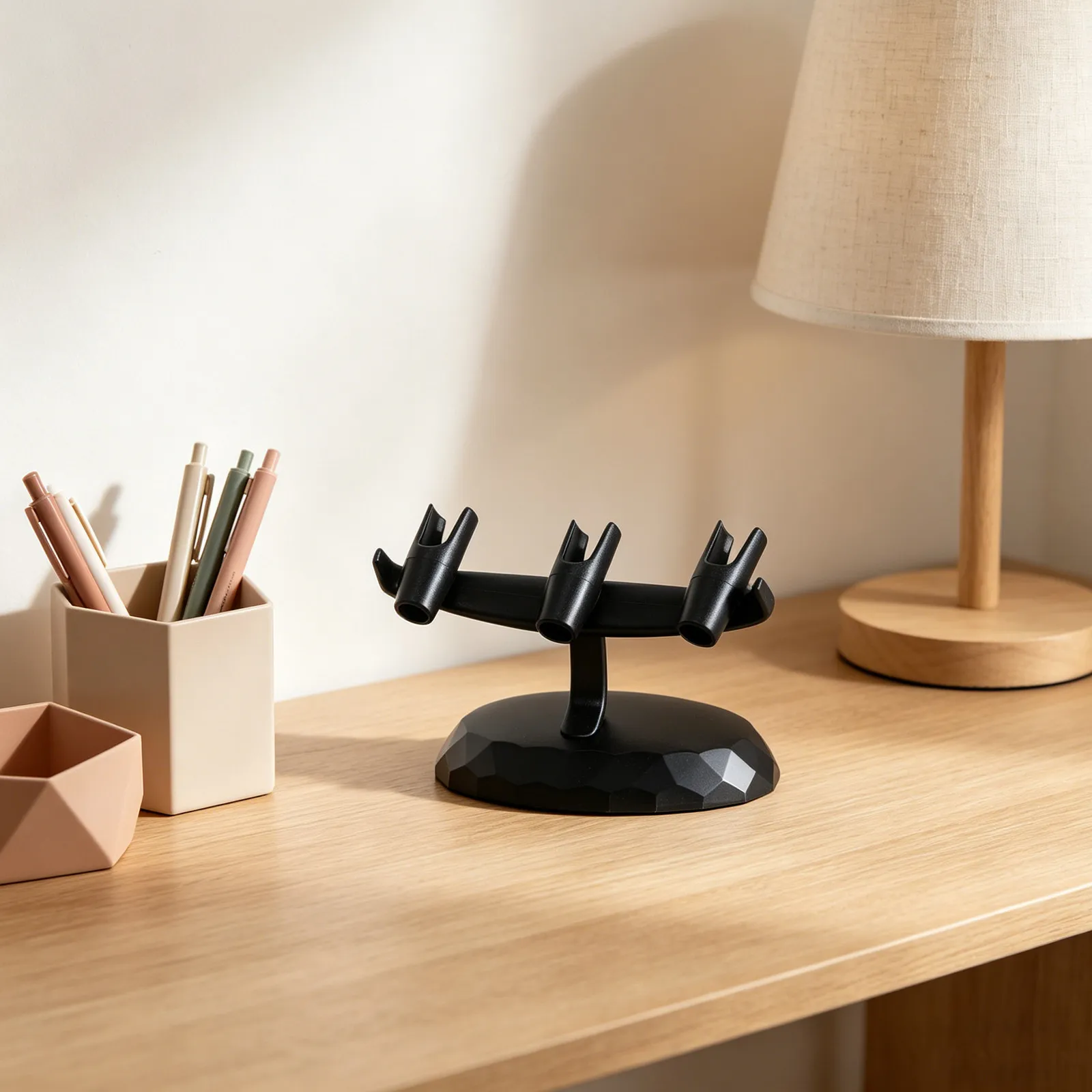 Pen Holder Desk Organizer Plastic Pencil Paint Brush Airbrush Stand for Office Halloween Christmas New Year