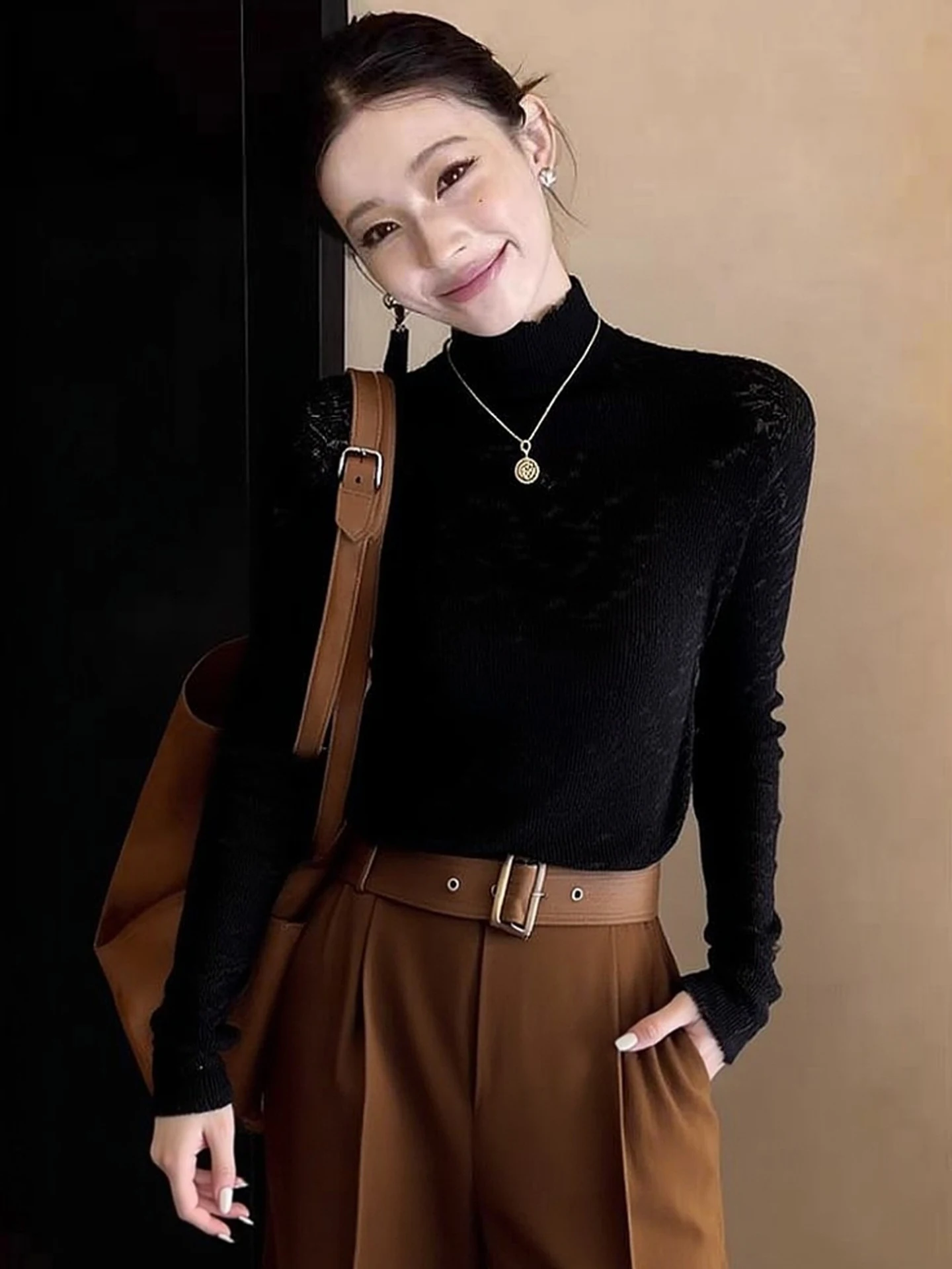 

Ele Long Sve Crew Ne Base irt Women's Faion Spring 2026 Versatile Simple Design High Quali Silk Top