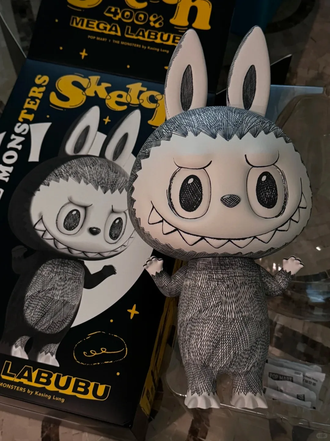 

POPMART Hot Product MEGA LABUBU Sketch 400% Trendy Toy Big Kid Figurehead Art Display Cute and Surprising Birthday Present