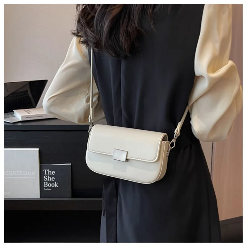 Small square bag women 2024 new fashion single shoulder crossbody bag commuting white black small bag