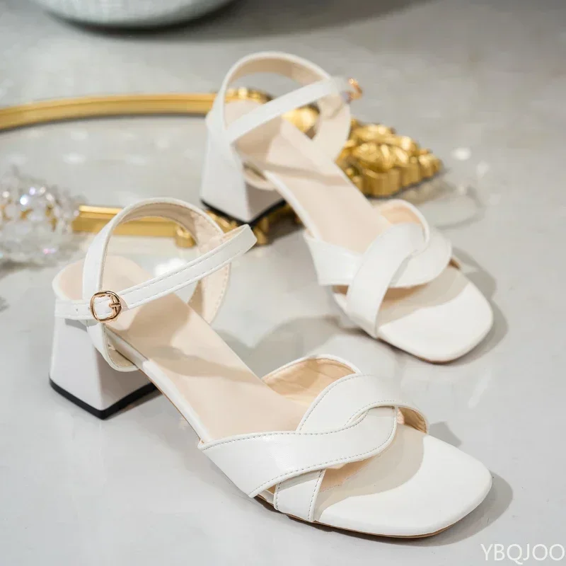 المرأة حجم كبير ساحة تو كعب سميك الصنادل 2025 صيف جديد عالية الكعب أحذية الحفلات مريحة لينة سوليد الصنادل المألوف