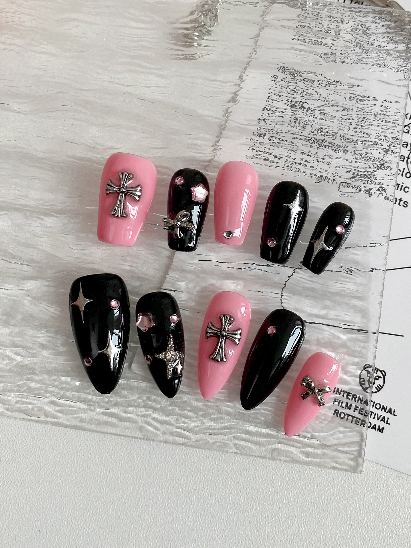 Y2K Gothic Handcrafted Press‑On Nails, Black & Pink Color Matching, 3D Metal Cross, Star, Bow & Crystal Charms