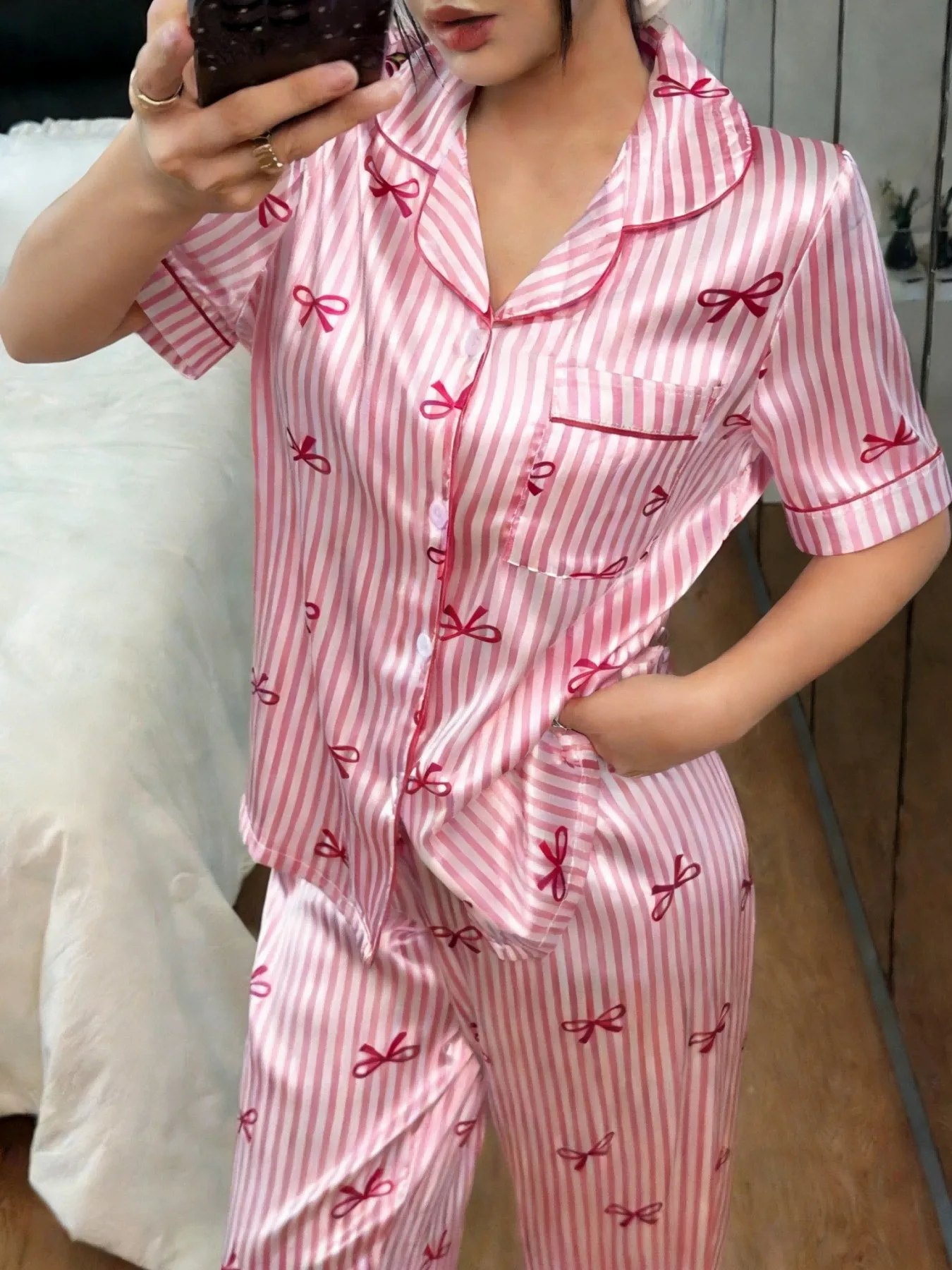 Pigiama Estivo in Seta Satinata per Donna, Set 2 Pezzi con Top Abbottonato e Pantaloni, Colletto a Risvolto, Abbigliamento da Notte e Loungewear