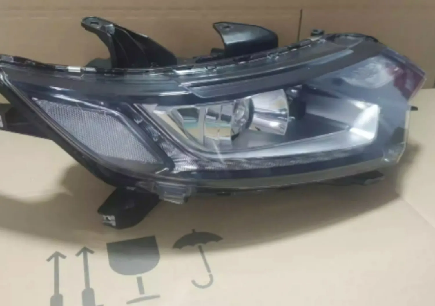 Car Front Headlamp Headlight for Mitsubishi Outlander 16-21 Daytime Running Light Turn signal