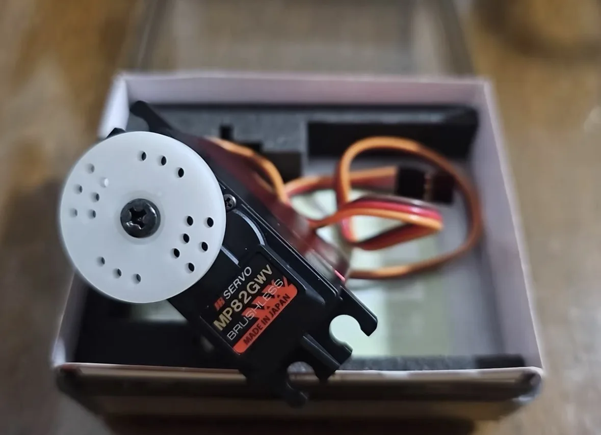 JR MP82Gwv Linear Hall Sensing Gyro Servo 58.3 oz-in (4.2 kg-cm) @ 7.4V Weight: 2.26 oz (64 g) JRPRO