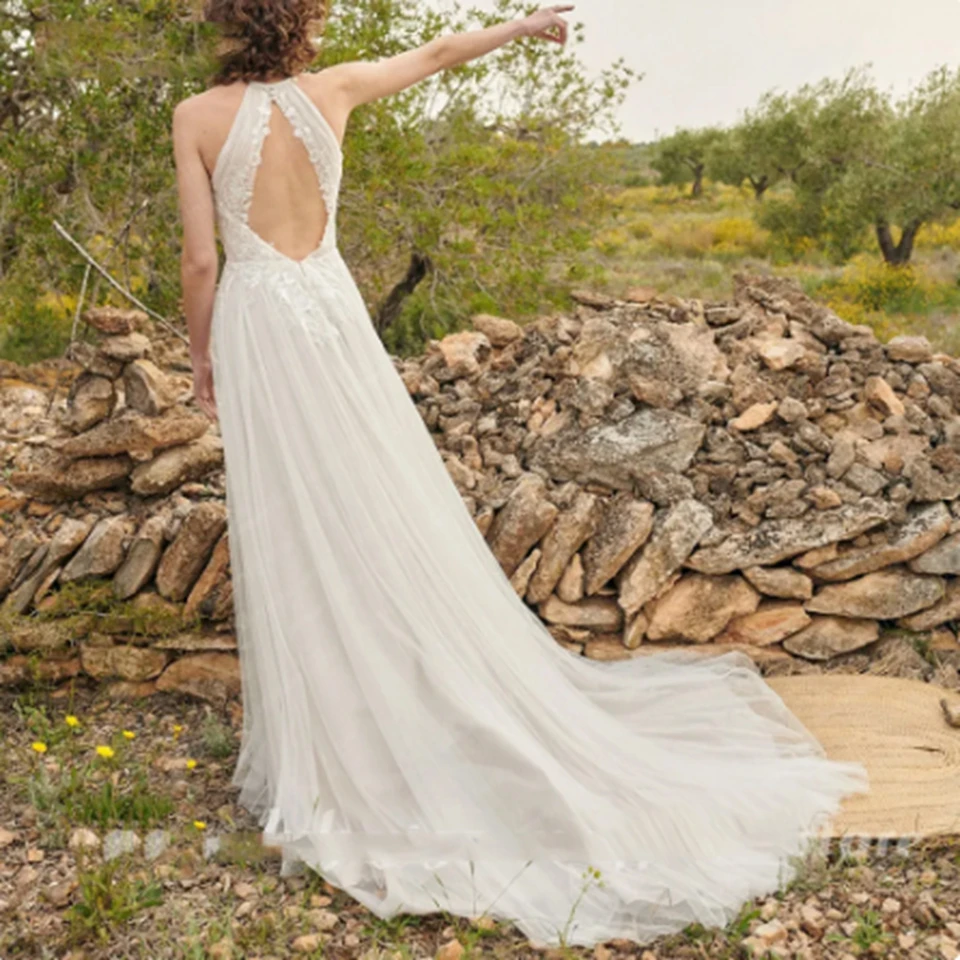 Seksowne koronkowe suknie ślubne na plażę z dekoltem typu halter, odkrytymi plecami, długości do podłogi, w kształcie litery A, z trenem, tiulowe aplikacje, suknia ślubna 2025