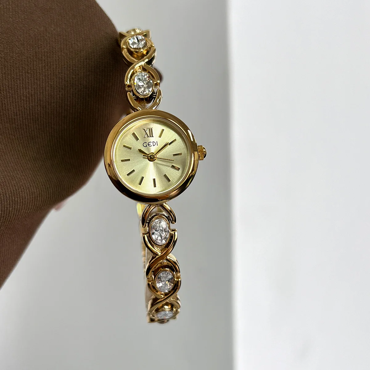 

Часы Zml - круглые винтажные часы с браслетом - нишевая модная модель, премиальный вид, водонепроницаемые кварцевые часы