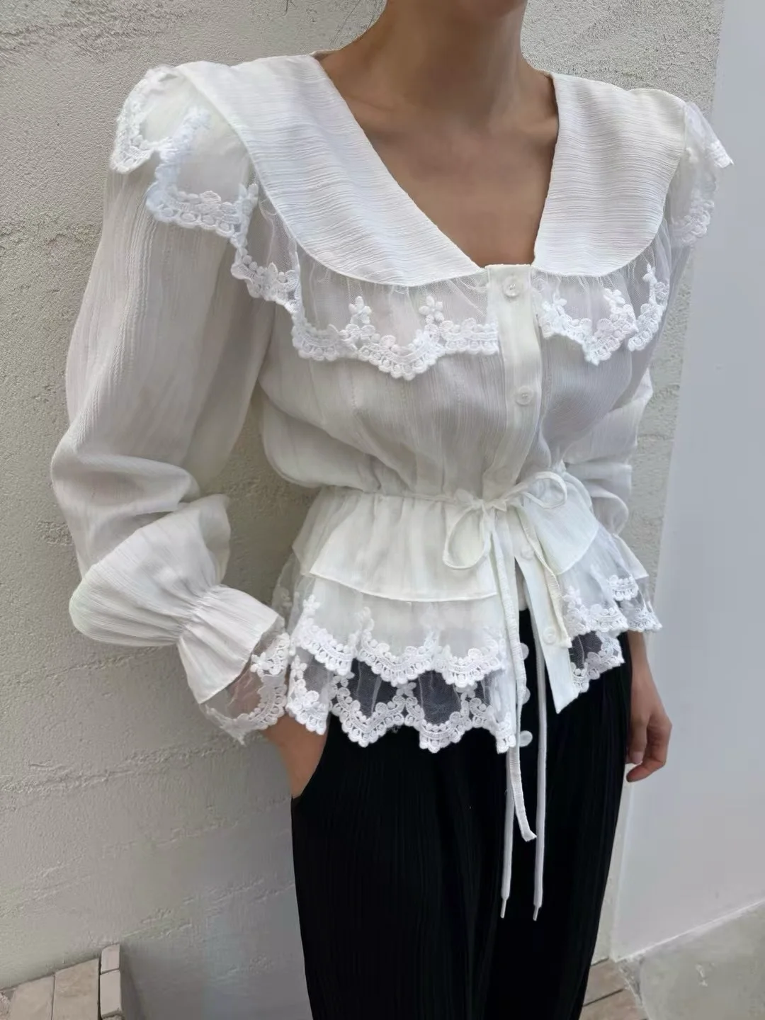 

3 цвета, осень-весна 2026, милая кружевная лоскутная повязка на шнурке, тонкая талия, шикарная женская рубашка с длинными рукавами (W11680