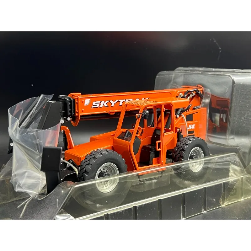 Diecast 1:32 Scale JLG Skytrak 10054 Extendable Arm Forklift Alloy Car Model