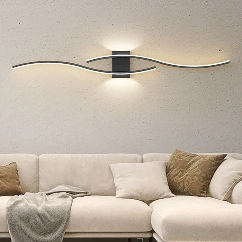 Applique murale à bande LED avec télécommande, appliques murales à double courbe, décor de chevet moderne, noir et or, salon et chambre à coucher,