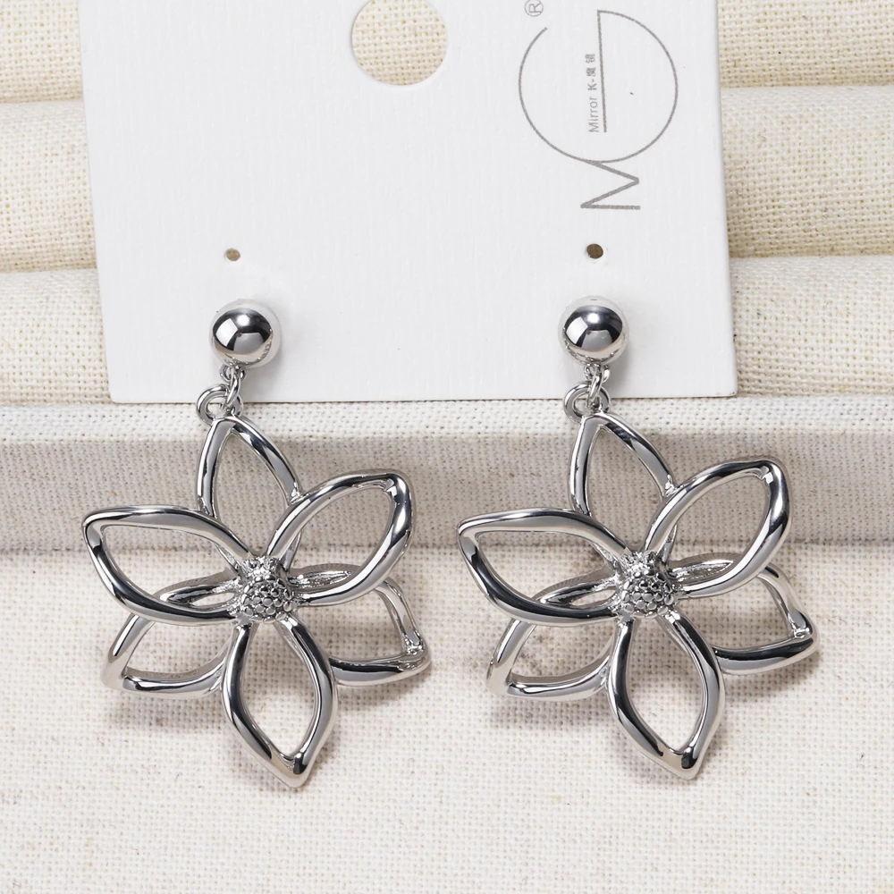 Hollow Out Flower Hoop Brincos para Mulheres, Metal Minimalista, Dourado, Feminino, Menina, Joalheria Diária, Acessórios Presente, Boa Qualidade