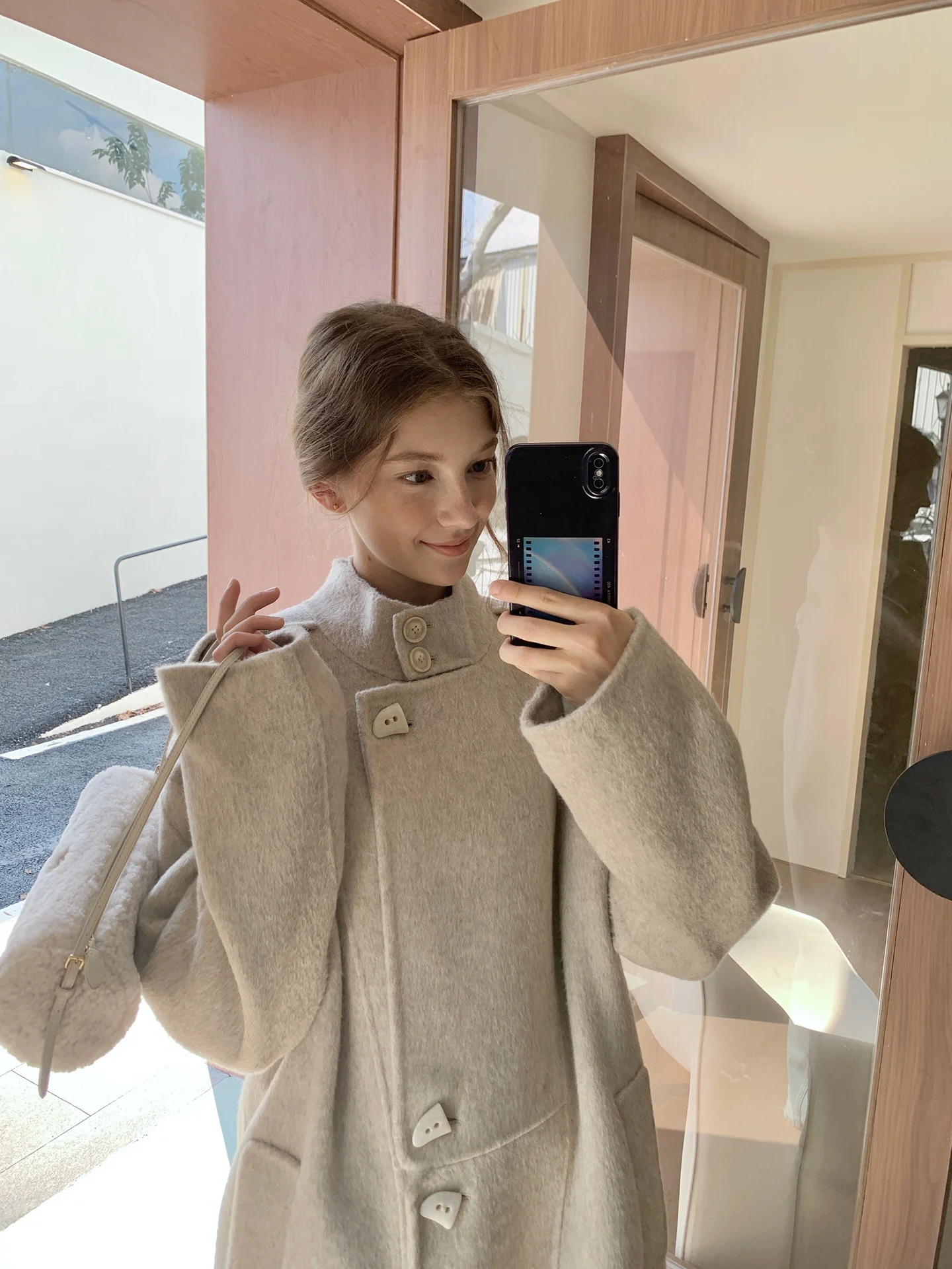 

Handmade Kernel Cosmos Berlin Willow with Horn Buttonsbriti Slewomen's Casual Loose Fit Woolen Coat