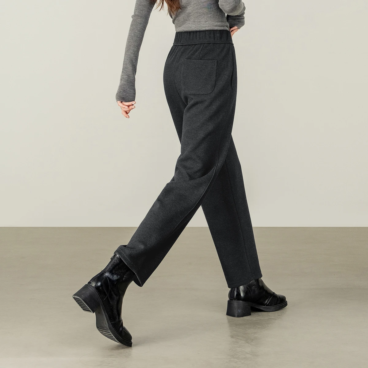 SENTUBILA Women's Fleece-lined Ankle Pants 2026 Winter Elastic Waist Slight Stretch Trousers Warmth Casual Bottoms 154K58926
