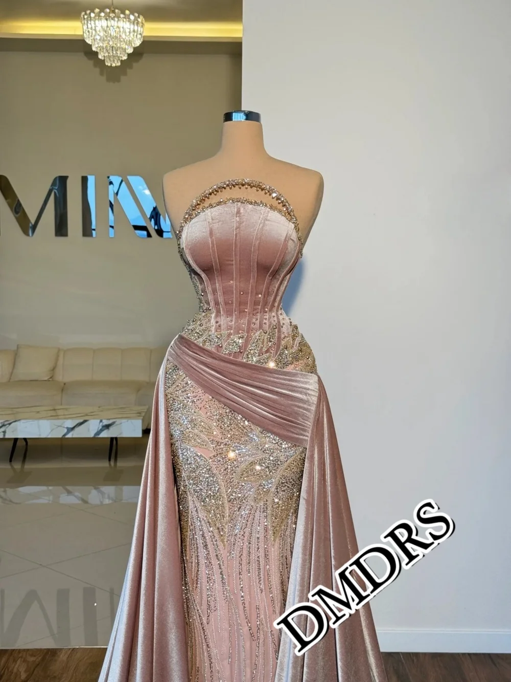 

DMDRS Luxurious Strapless Evening Dress, Charming Sleeveless A-Line Party Gown, Classic Crystal Appliquéd Floor-Length Party Dre