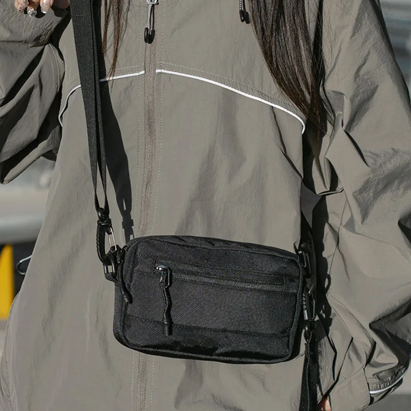 حقيبة كتف صغيرة كلاسيكية للرجال محفظة للعملات المعدنية محمولة للرجال خفيفة الوزن من النايلون حقائب كروس صغيرة للرجال حقائب هاتف ترفيهية