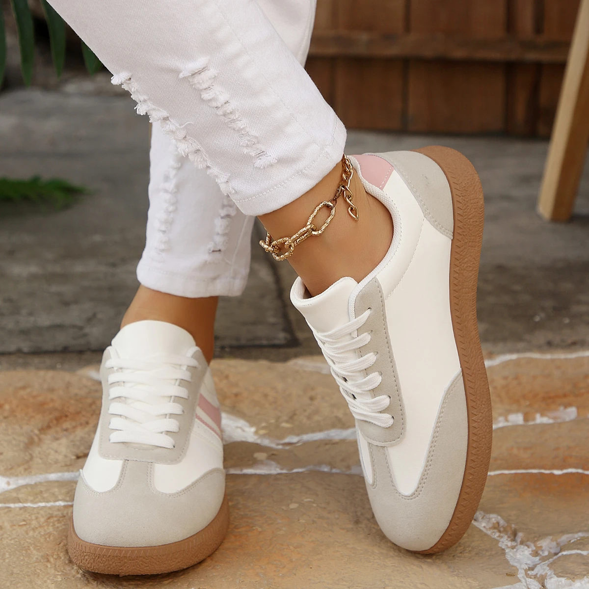 2026 Herbst Damenmode Wildleder-Sneaker mit Doppelschnallen-Metalldetails Leichte Atmungsaktive Bequeme Freizeitschuhe – Detail 4