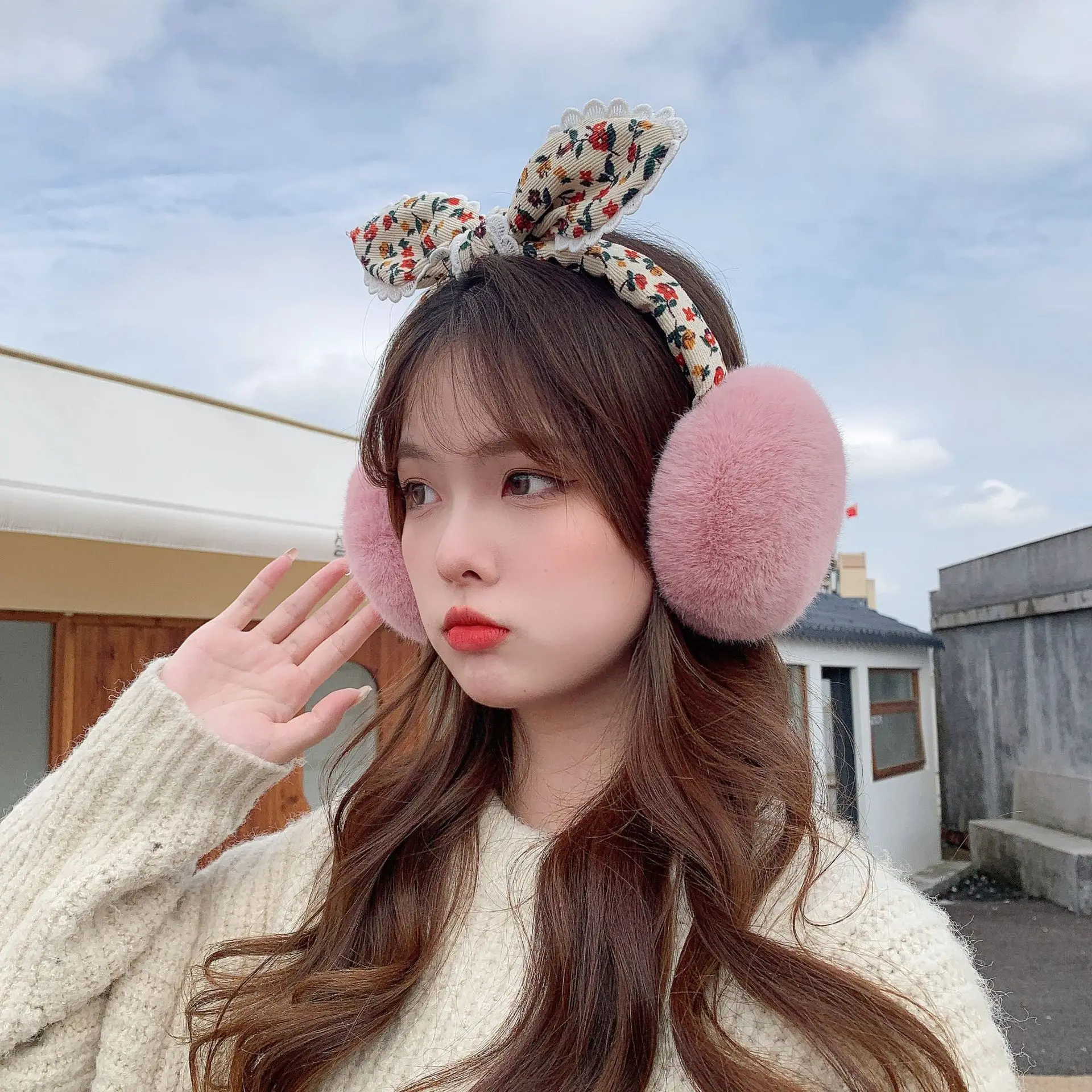 

2023 New Soft Plush Ear Warmer Winter Warm Earmuffs for Women Fashion Floral Earflap Outdoor Cold Protection Ear-Muffs Ear Cover