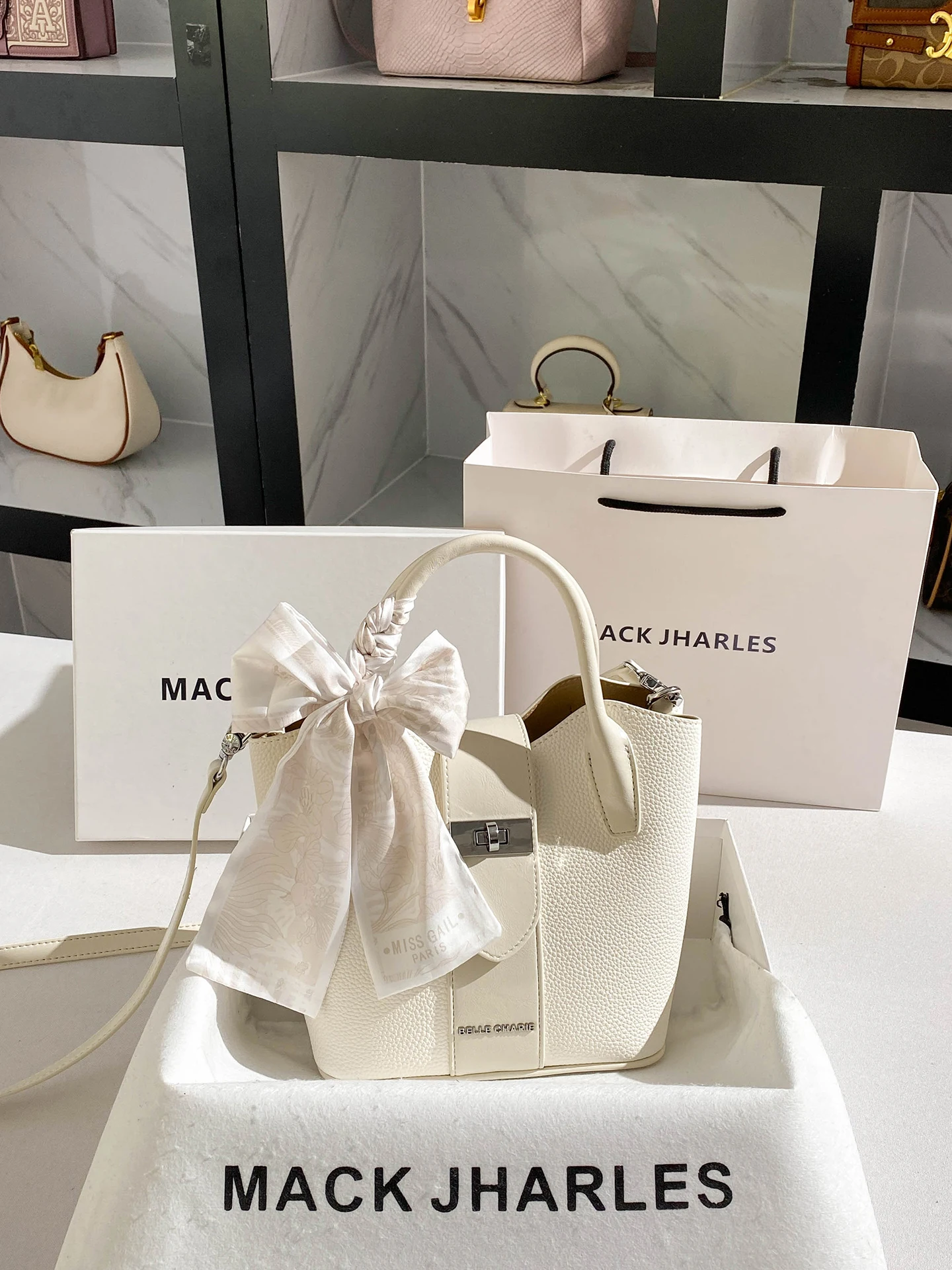 

Роскошная и милая ручная сумка-ведро из мягкой кожи и шарфа. Новая модная женская сумка 202. Очаровательная сумка через плечо.