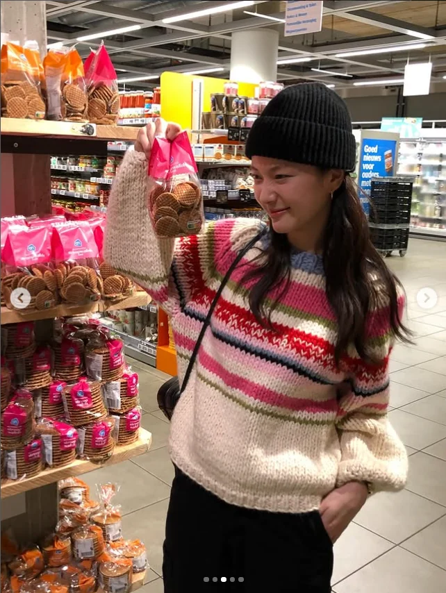 

Rainbow Stripes Loose Fit round Neck Knitwear Sweater Outerwear for Women Warm Autumn Winter Sweet Youthful Style Commute