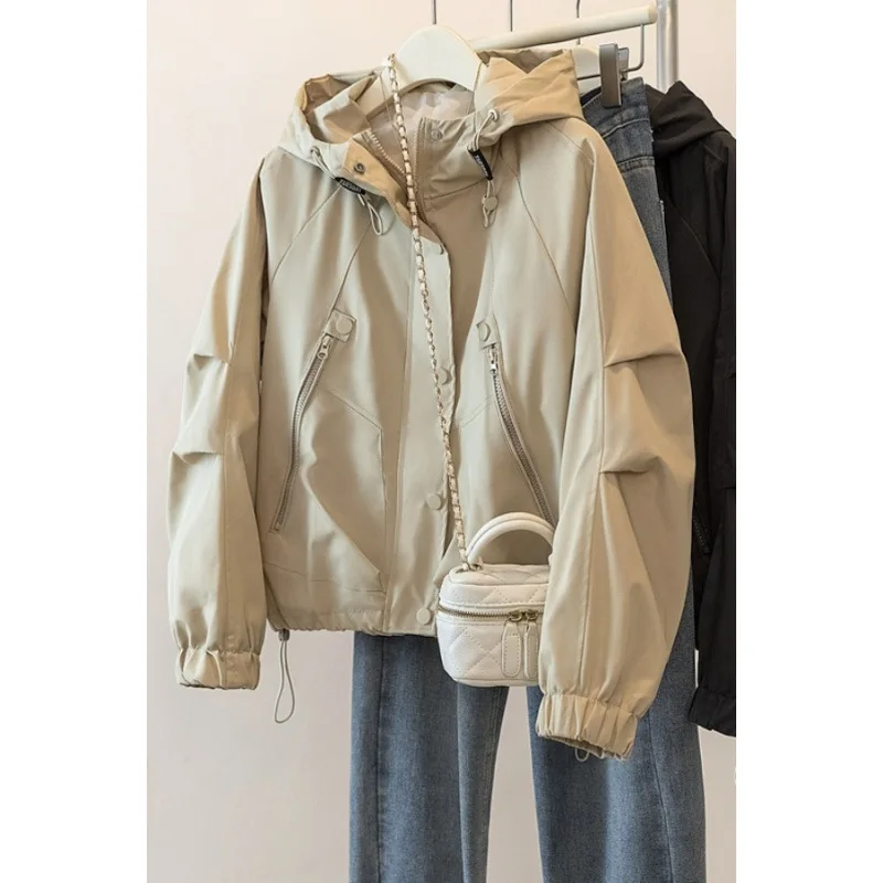 

Women's Fashion Lightweight Hooded Windbreaker, Waterproof-Look Casual Coat with Multiple Pockets