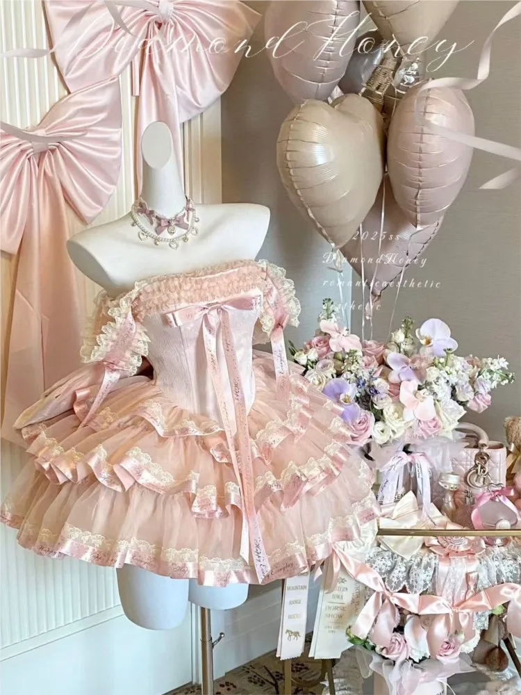 

A cute and sweet pink black romantic dress with gentle