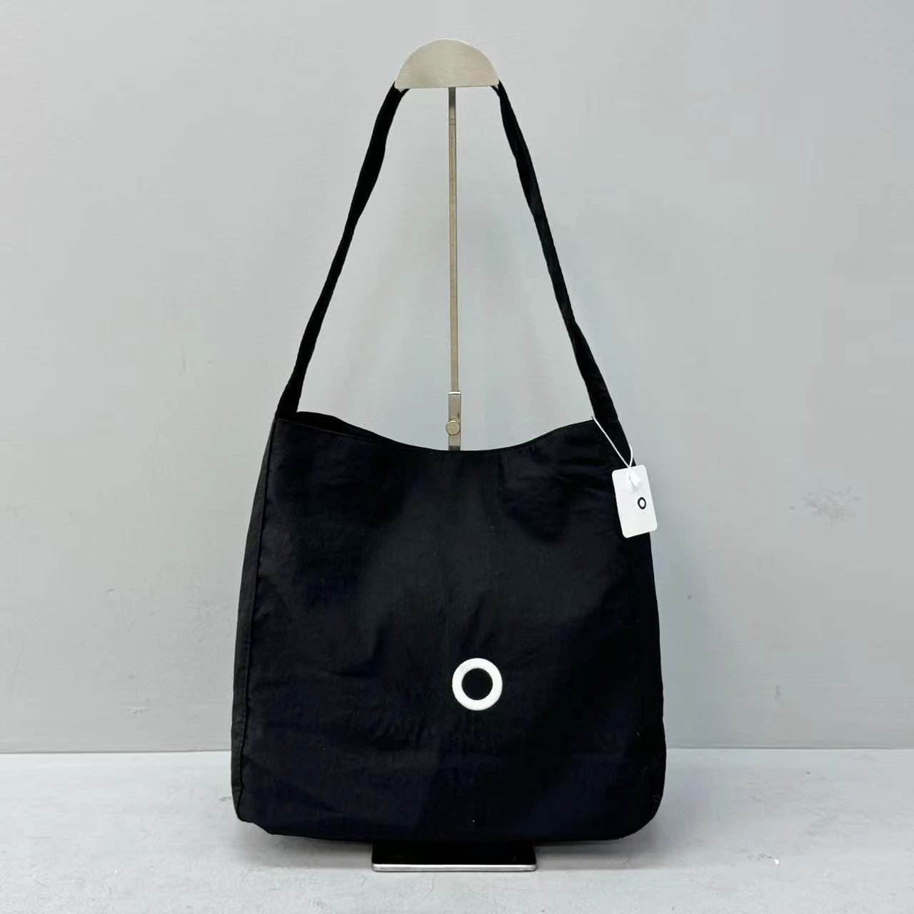 

2026 Chic Bucket Bag - Minimalist Canvas Shoulder Bag for Women, Versatile & Lightweight Purse for Outdoor, Shopping