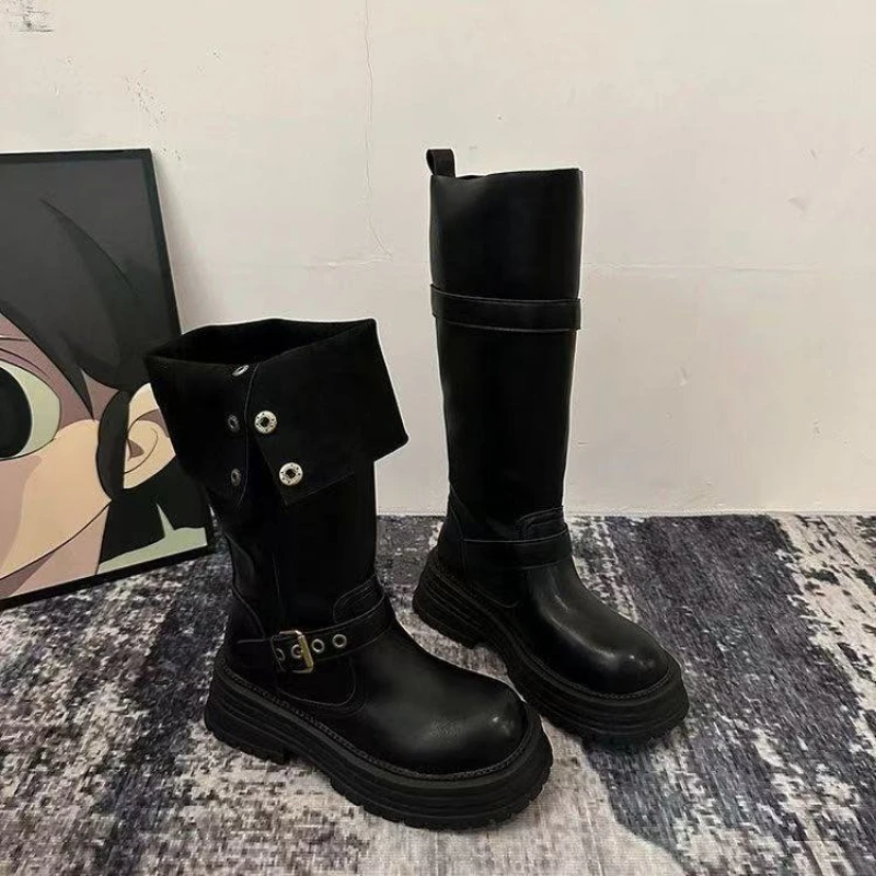 Damen Kniehohe Motorradstiefel mit klobiger Plateau-Sohle, Schnallenverschluss, Vintage Biker-Stiefel, umwandelbare, hochgeschnittene Stiefel mit umklappbarer Stulpe – Detail 2