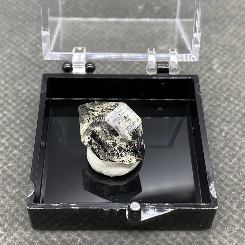 100% natural Herkimer diamond crystal diamond gemstone (can be made as a pendant) +Box size：35*35*35mm