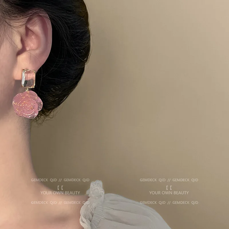 Fashion Elegant Temperament Crystal Pink Flower Pendant Earrings For Women Design Creative Sweet Acrylic Petal Earrings Jewelry