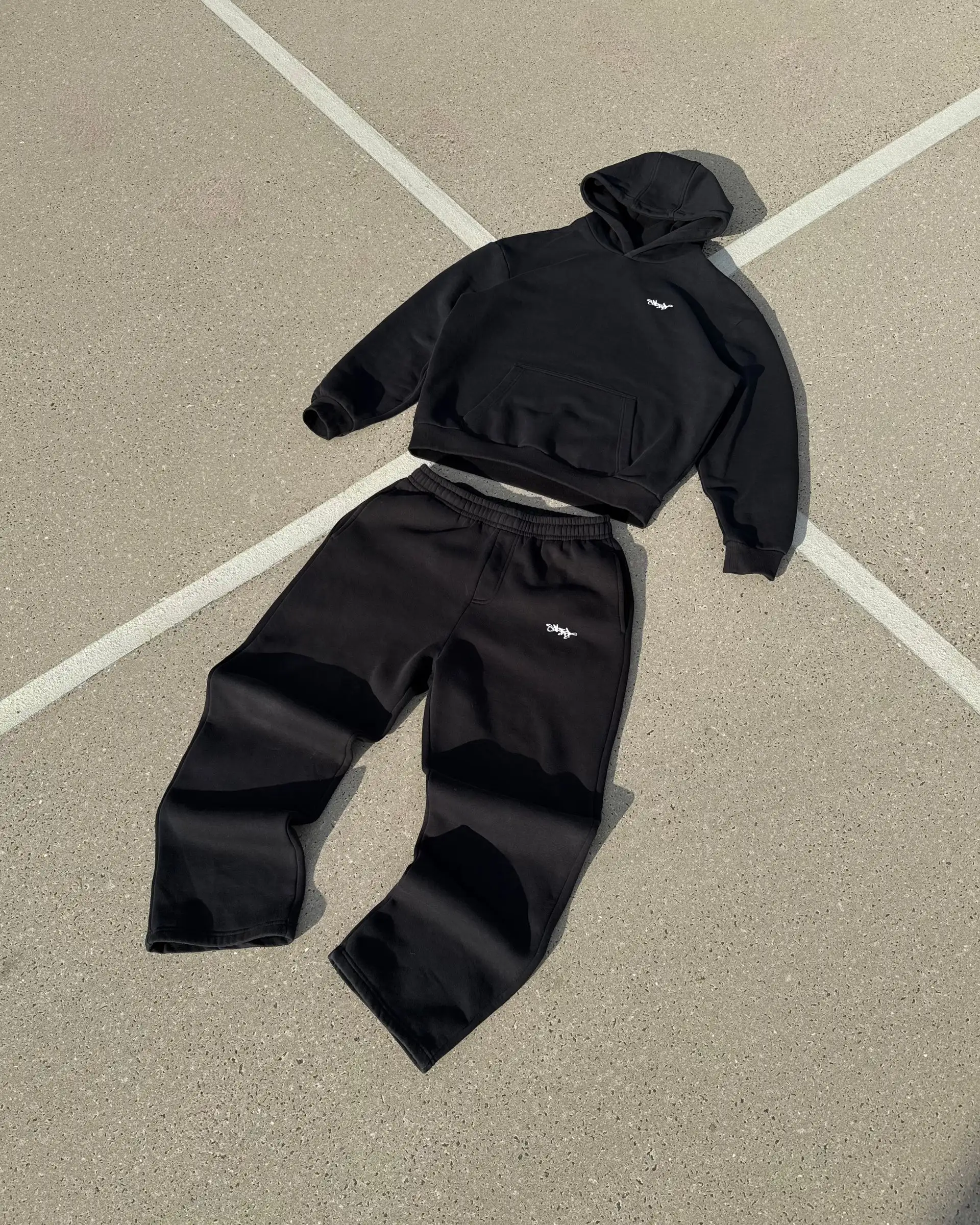 

Y2K Уличная одежда Минималистичный черный мужской спортивный комплект Белый логотип Художественный минималистичный модный толстовка на молнии Уличная одежда Комплект из двух предметов