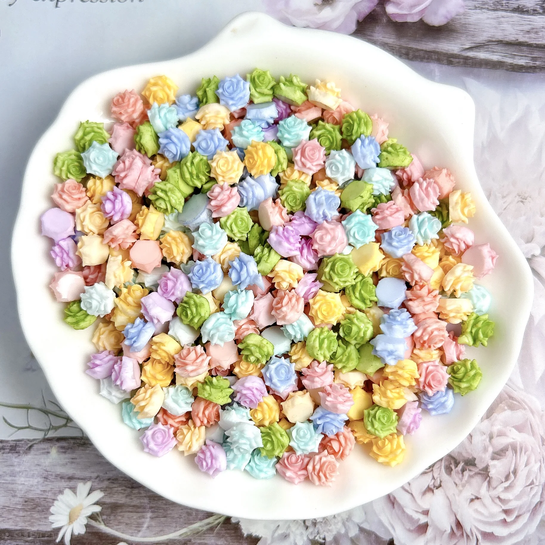 50 قطعة مضيئة مقلد الورد الفاوانيا كاميليا الراتنج مسمار الفن السحر شفافة فراشة لينة زهرة سلسلة مسمار الزينة DIY بها بنفسك