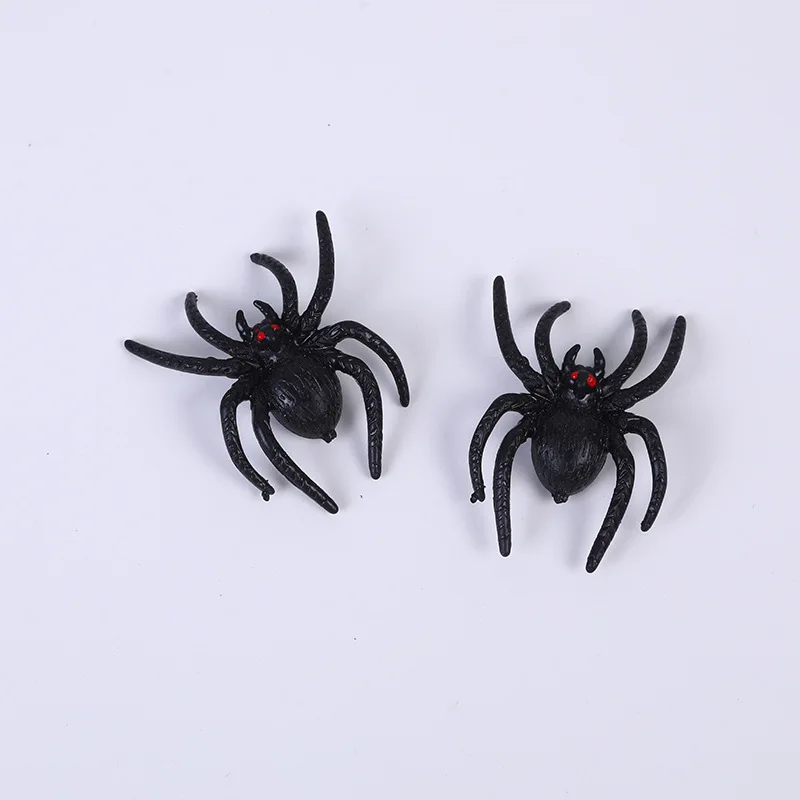 แมงมุมปลอม 1 ชิ้น สำหรับฮาโลวีน ทำจากพลาสติกสีดำ แมงมุมจำลองเหมือนจริง ขนาดใหญ่ สำหรับตกแต่งบ้าน ของตกแต่งแนวหลอกๆ