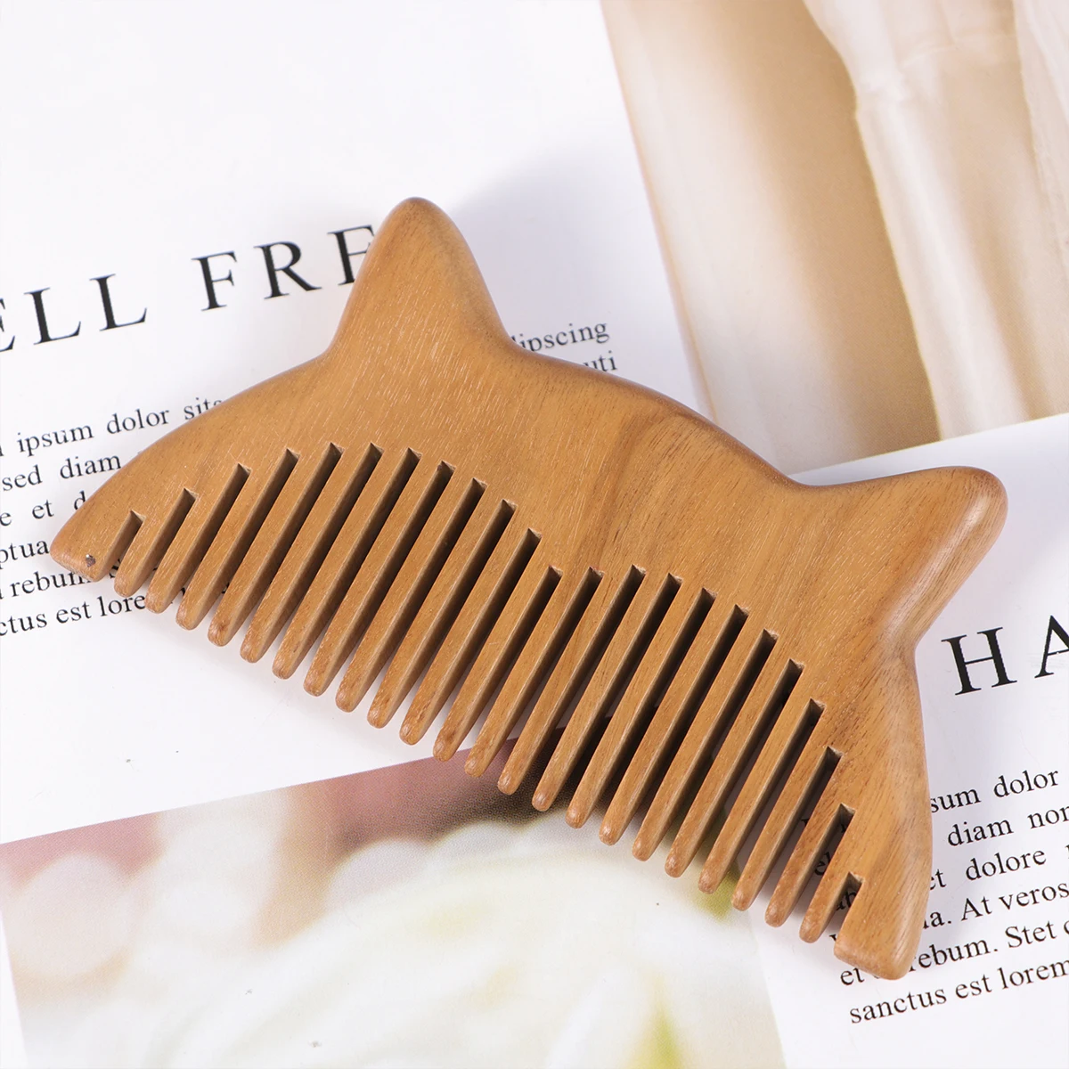 

Wooden Hair Comb Natural Sandalwood Anti-Static Head Massage Portable Design for Daily Use Green Sandalwood Comb