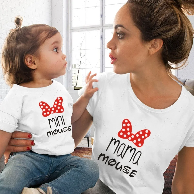

Женские и детские футболки Hot Kiss от Mom Fun, одинаковые комплекты для всей семьи, летняя одежда для мамы и дочки, повседневные футболки